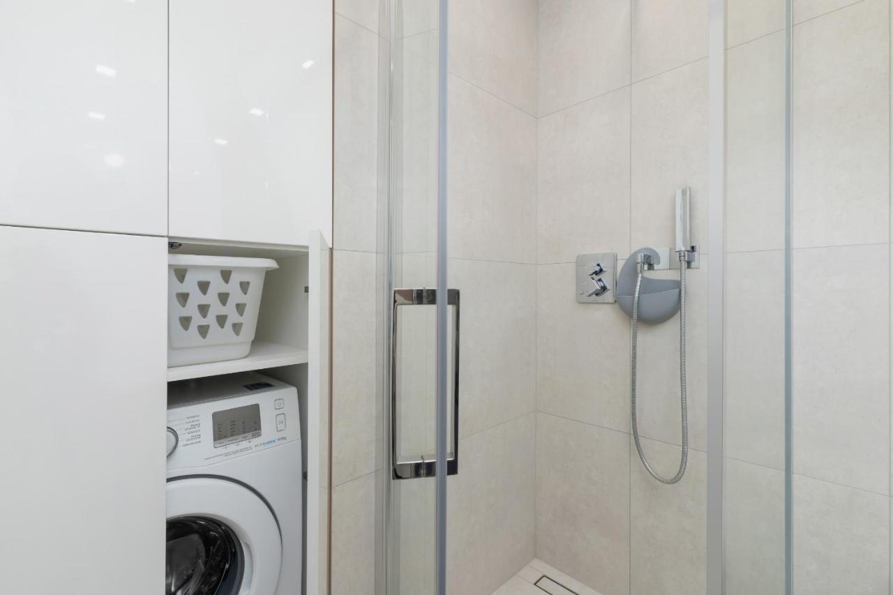 City Centre & Modern Quiet Apartment With Parking By Renters Prestige Cracovia Esterno foto